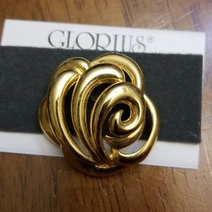 $5 ITEM. Beautiful golden brooch